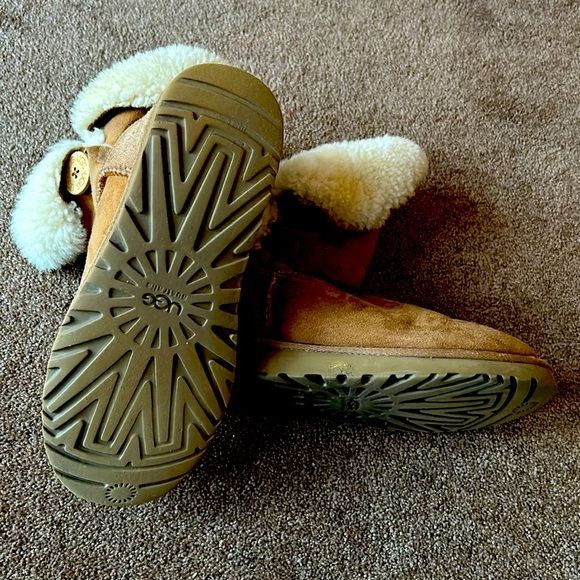 UGG Sheepskin Lined Boots - Chestnut - Picture 5 of 5